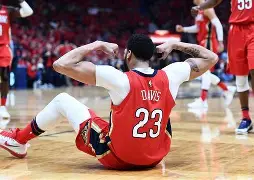 锐不可当引发热议!,浓眉哥在SKT比赛中出色发挥气势如虹延续 锐不可当引发热议!,浓眉哥在SKT比赛中出色发挥气势如虹延续