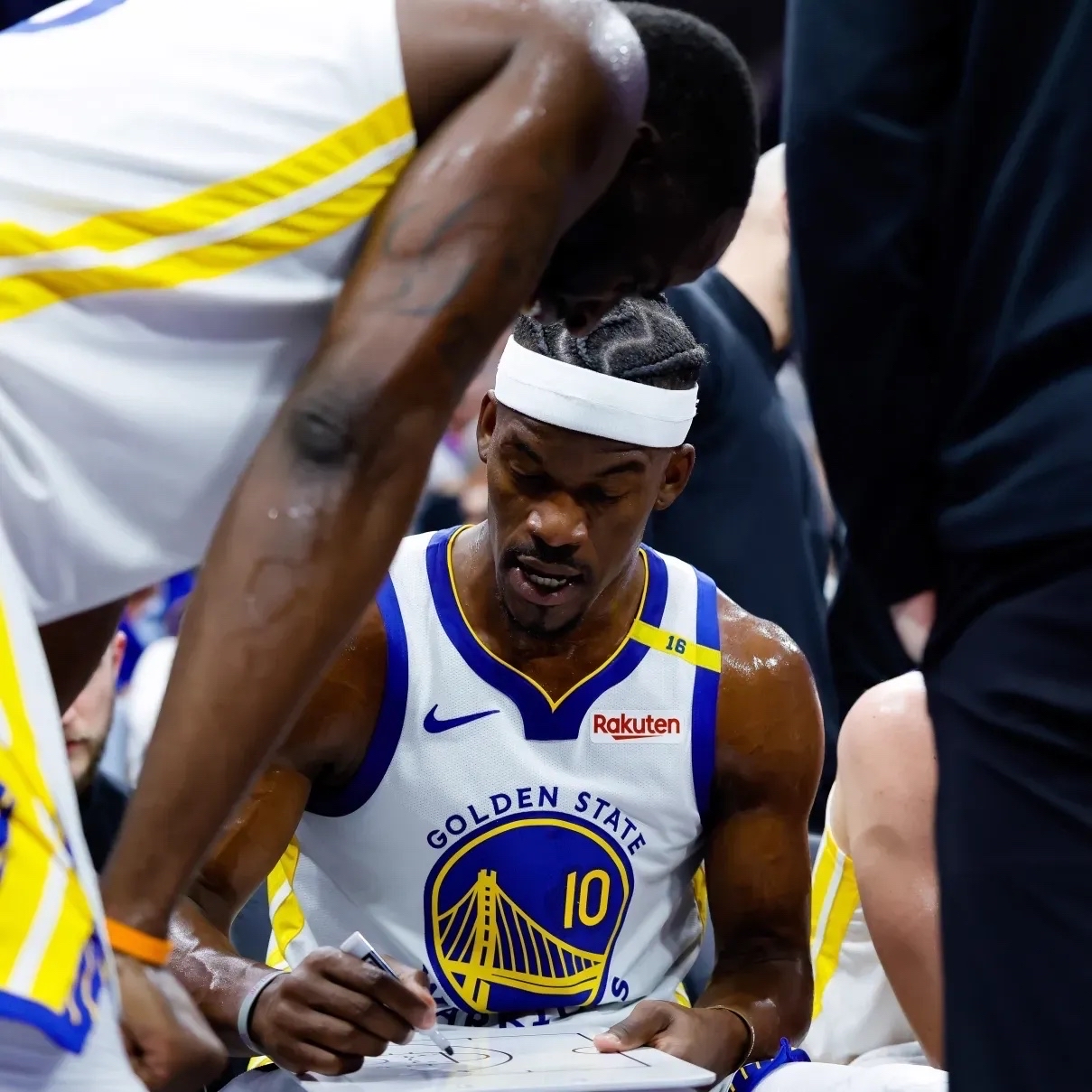 巴特勒连续十五场比赛得分超过领先优势明显，TL不断突破！赛场气氛高涨的简单介绍