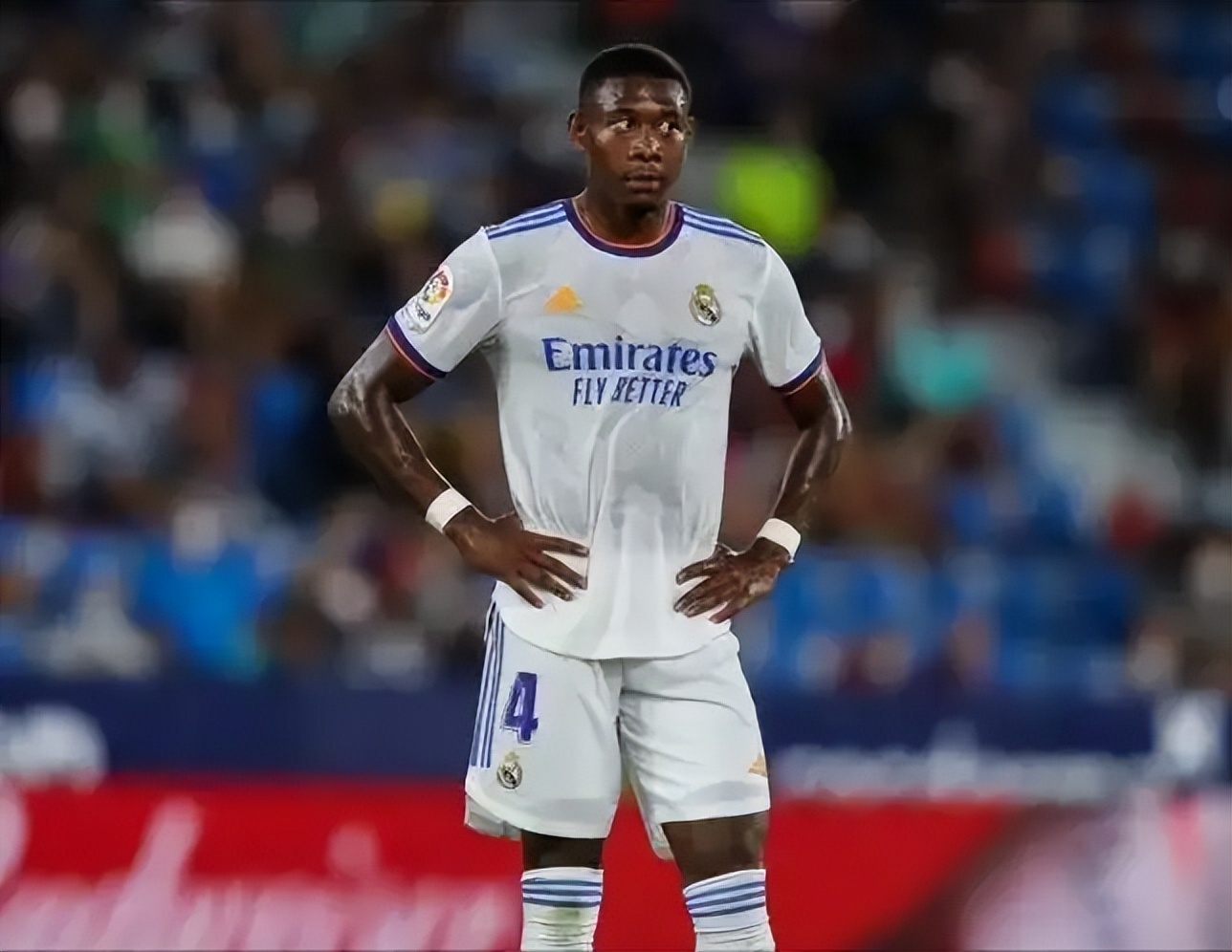 关于德甲今晚走向成谜；罗马完成体检；引发热议；更衣室氛围转暖的信息