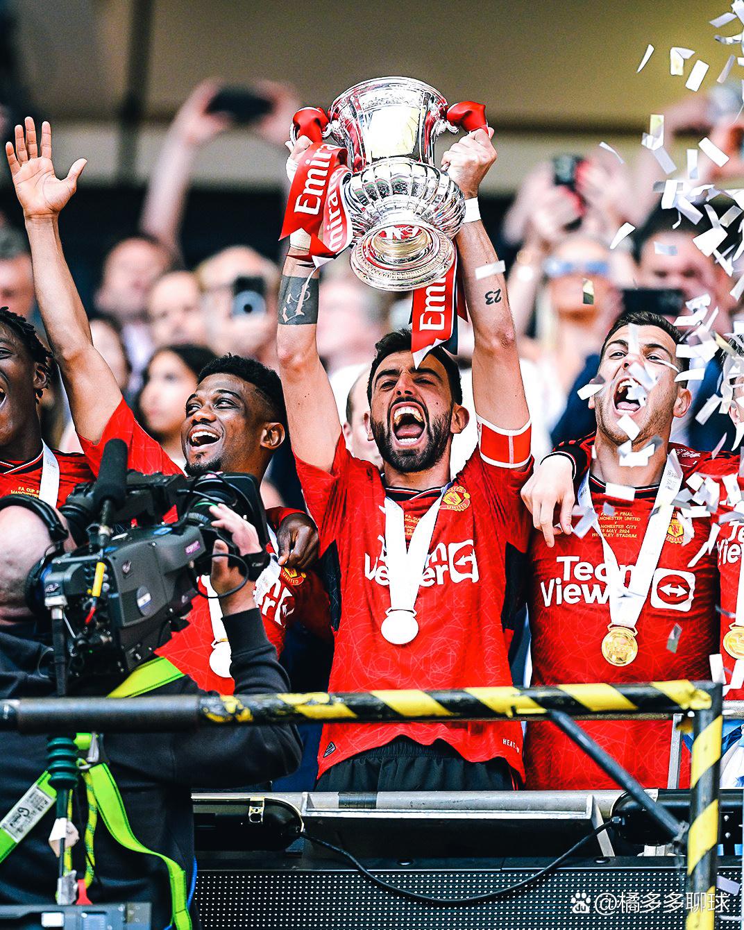 转折点！费耶诺德豪取连胜；德国杯加时末段攻防权衡；更衣室稳定；资深球员宣示担当的简单介绍