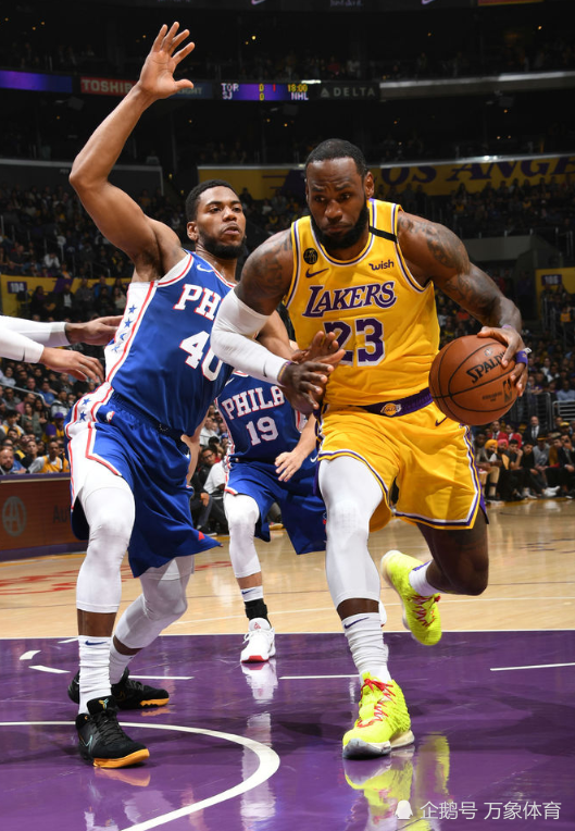 关于法兰克福迎NBA季后赛关键赛，今晚更衣室发声，悬念犹存，更衣室氛围转暖的信息